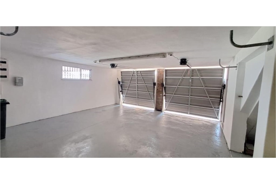7 Bedroom Property for Sale in Loevenstein Western Cape